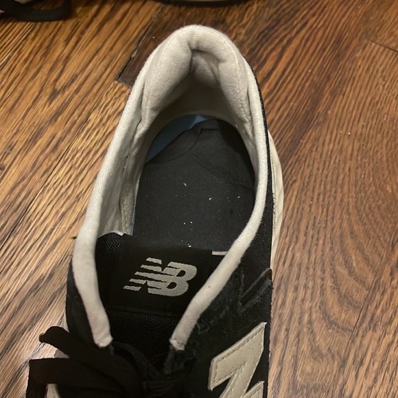 New Balance sneakers - Picture 2 of 5